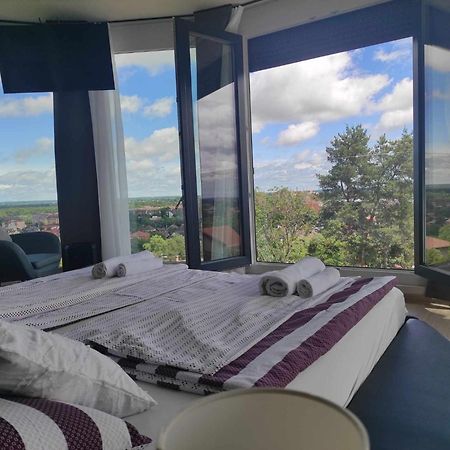 West Panorama Penthouse - Apartment With A Fantastic View Of The City Szombathely Esterno foto