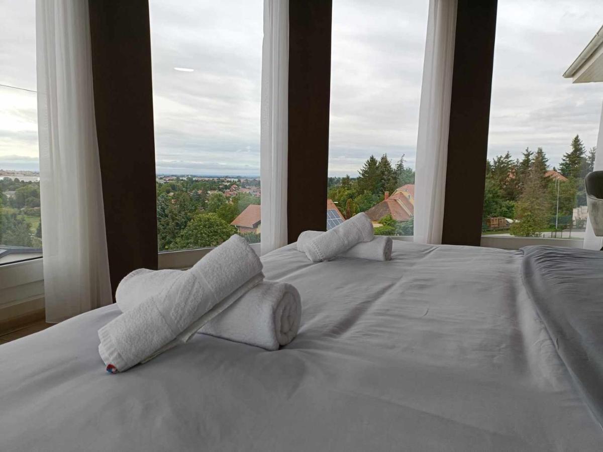 West Panorama Penthouse - Apartment With A Fantastic View Of The City Szombathely Esterno foto