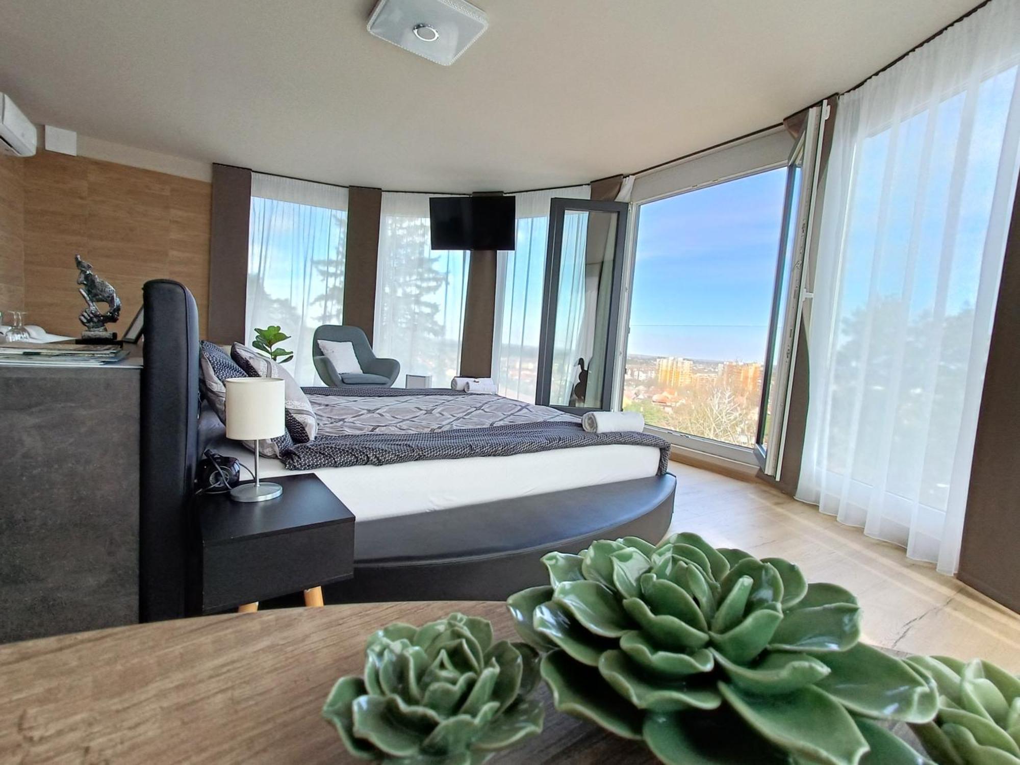 West Panorama Penthouse - Apartment With A Fantastic View Of The City Szombathely Esterno foto