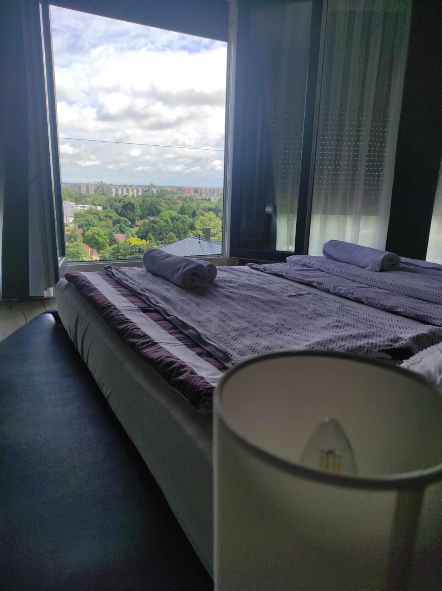 West Panorama Penthouse - Apartment With A Fantastic View Of The City Szombathely Esterno foto